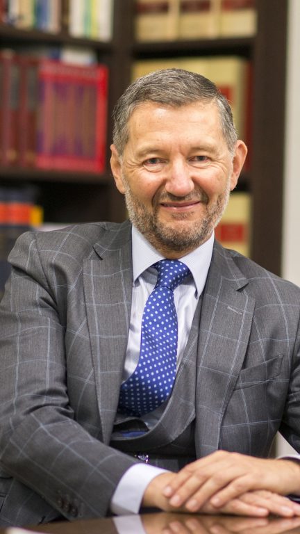 https://perisyruizabogados.es/wp-content/uploads/2017/11/sobre-nosotros-javier-peris-min.jpg